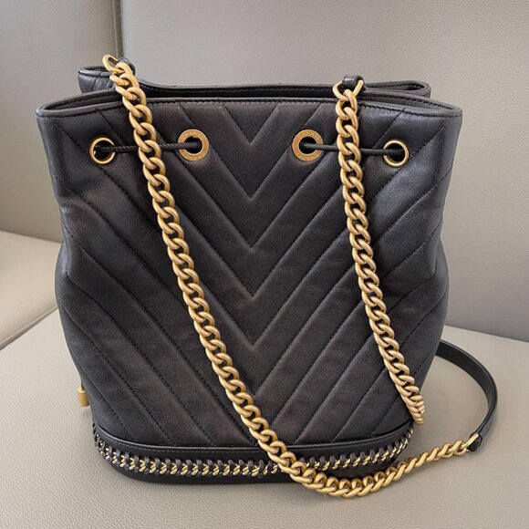 💲4️⃣2️⃣0️⃣0️⃣ Chanel Boy Bucket Bag - Picture 2 of 5